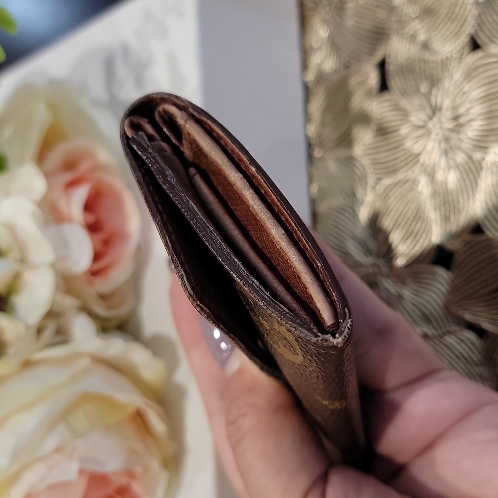 Authentic Louis Vuitton card wallet - Picture 3 of 9